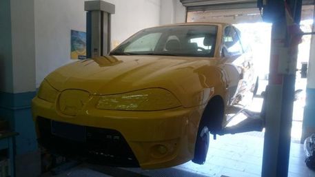 Talleres Vima C.B. auto amarillo 